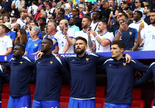 Tugas Olivier Giroud (kedua dari kanan) memotivasi para pemain Timnas Prancis di Euro 2024. (Foto: REUTERS)